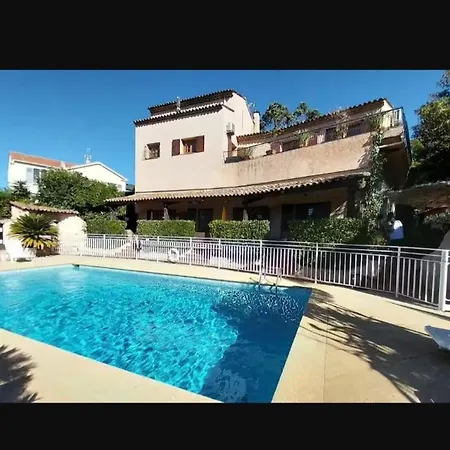 Daire Duplex T3 A St Aygulf Avec Piscine Et A 500m De La *